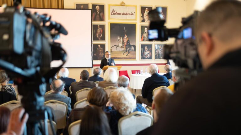 Balázs Orbán Talks of New World Order at Anniversary Event for Rubicon