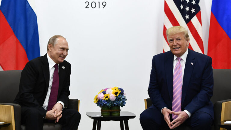 Putin Offers Russia’s Rare Earth Metals to US, Blunting Zelenskyy’s ‘Trump’ Card