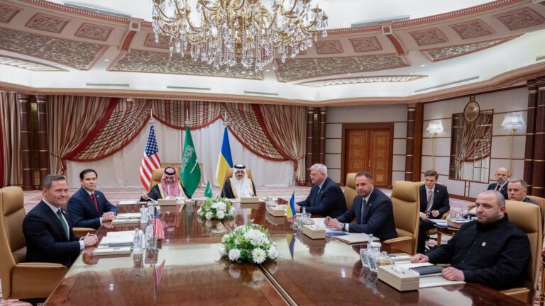 Ukraine Ready to Accept 30-Day Ceasefire After Meeting US Delegation in Saudi Arabia