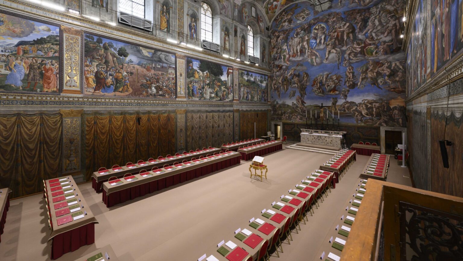Cardinal Erdő Addresses the Faithful as Papal Conclave Begins