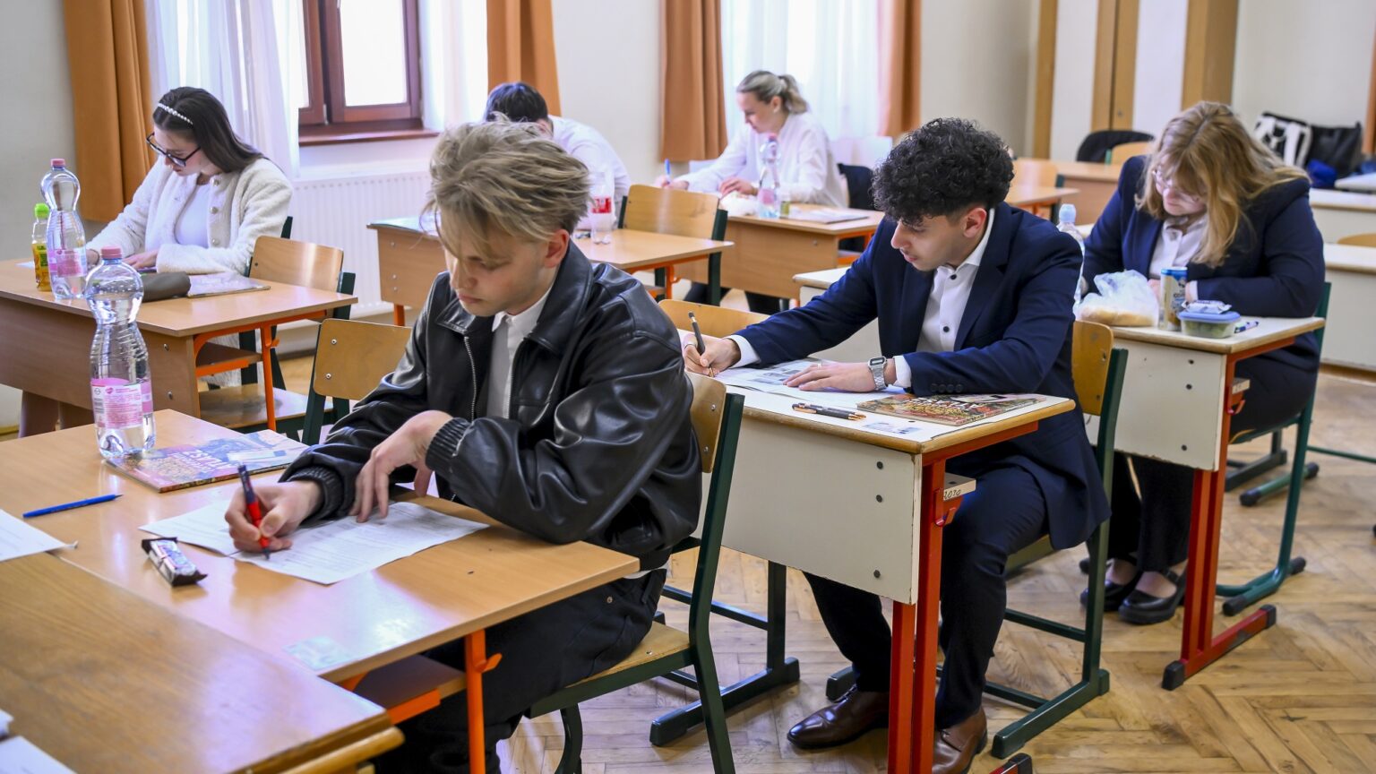 Hungarian Students Are Taking Their ‘Érettségi’ Exam Across the Nation
