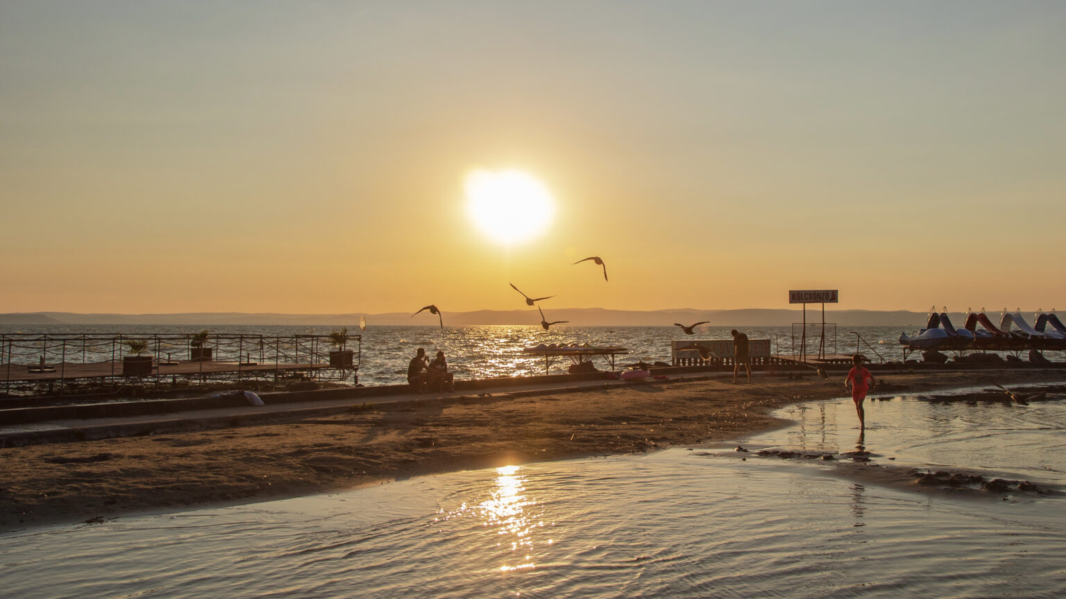 Heatwave and Holiday Drive Record Travel Across Hungary