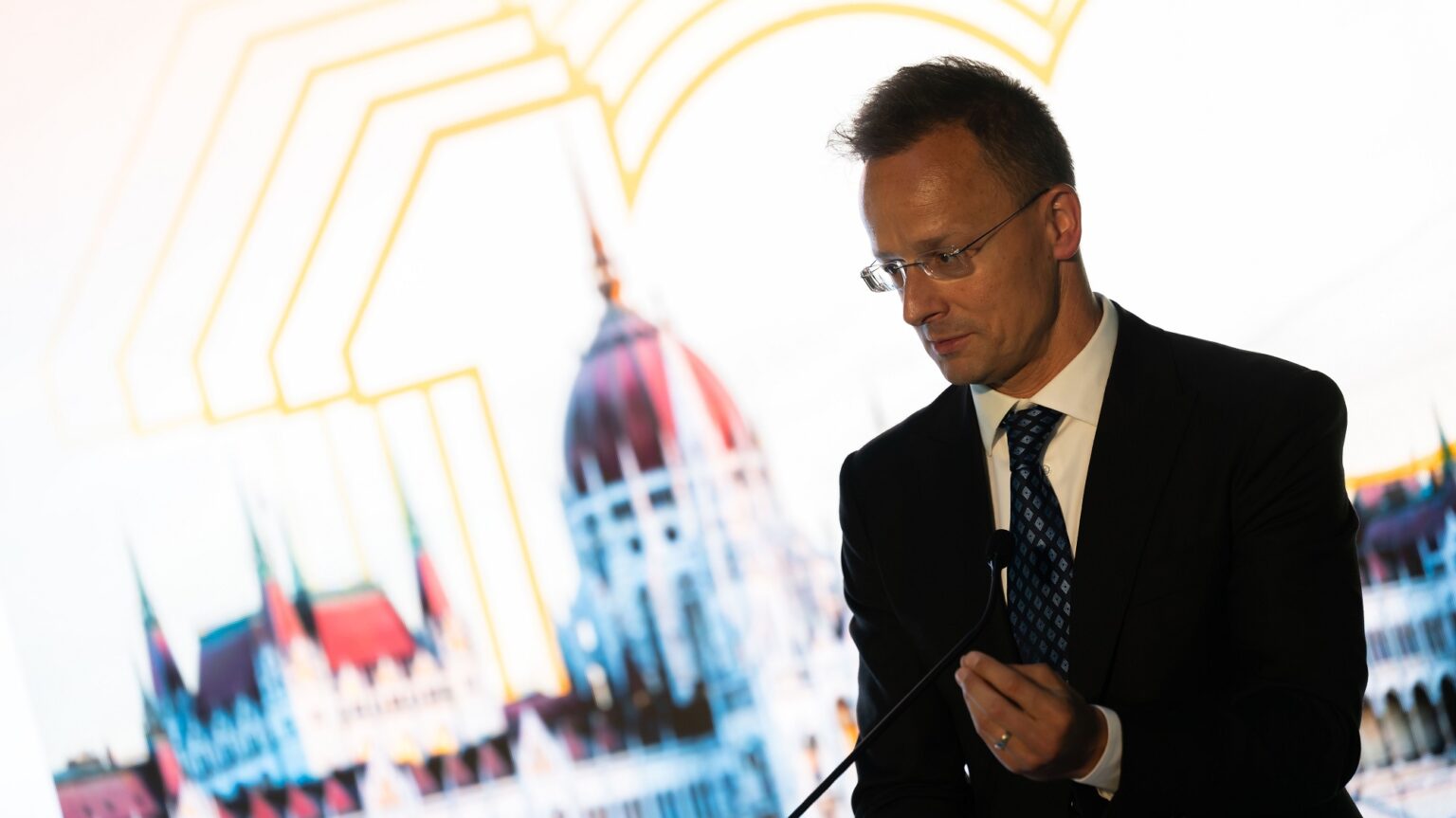FM Szijjártó: ‘Brussels has bent the knee to Kyiv’