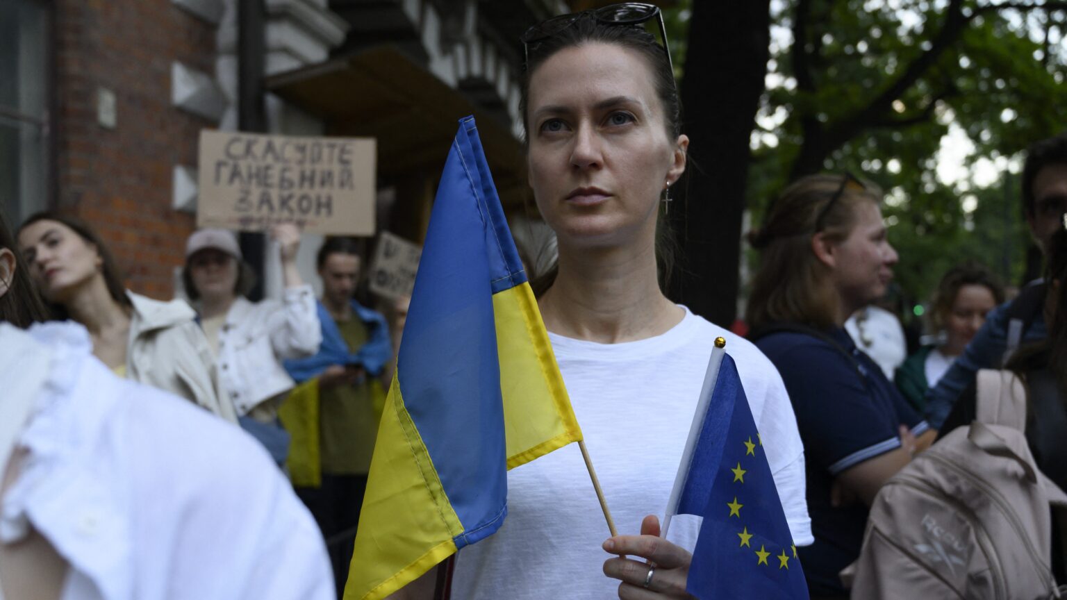 EU Pressure Forces Reversal on Ukraine’s Anti-Corruption Law, Raising Sovereignty Concerns