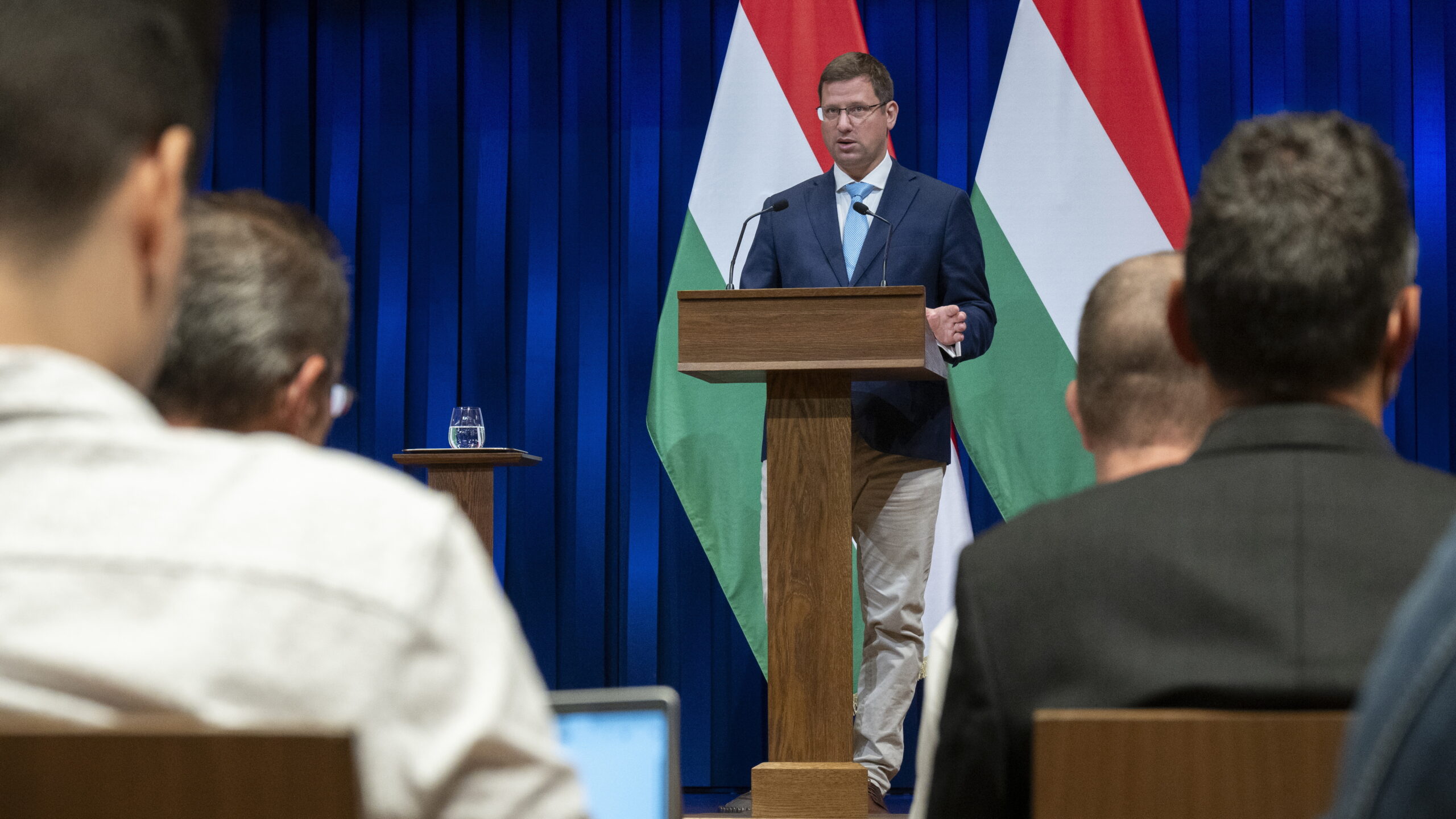 Minister Gulyás: Hungary Expands Housing Aid, Blasts EU Trade Deal with US
