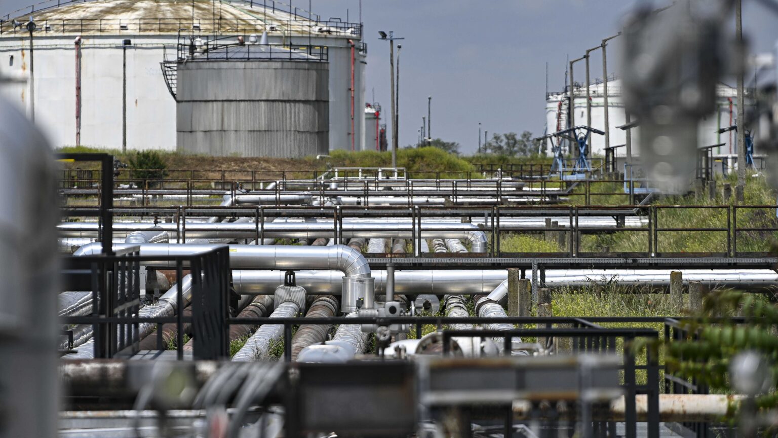 Hungary and Slovakia Demand EU Action after Attacks on Druzhba Pipeline