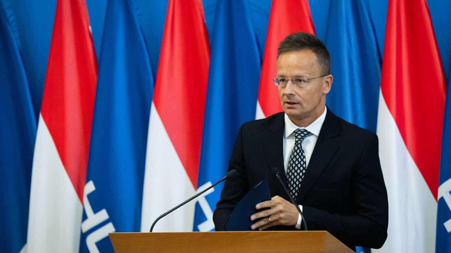 Hungary Bans Ukrainian Commander over Druzhba Pipeline Attack