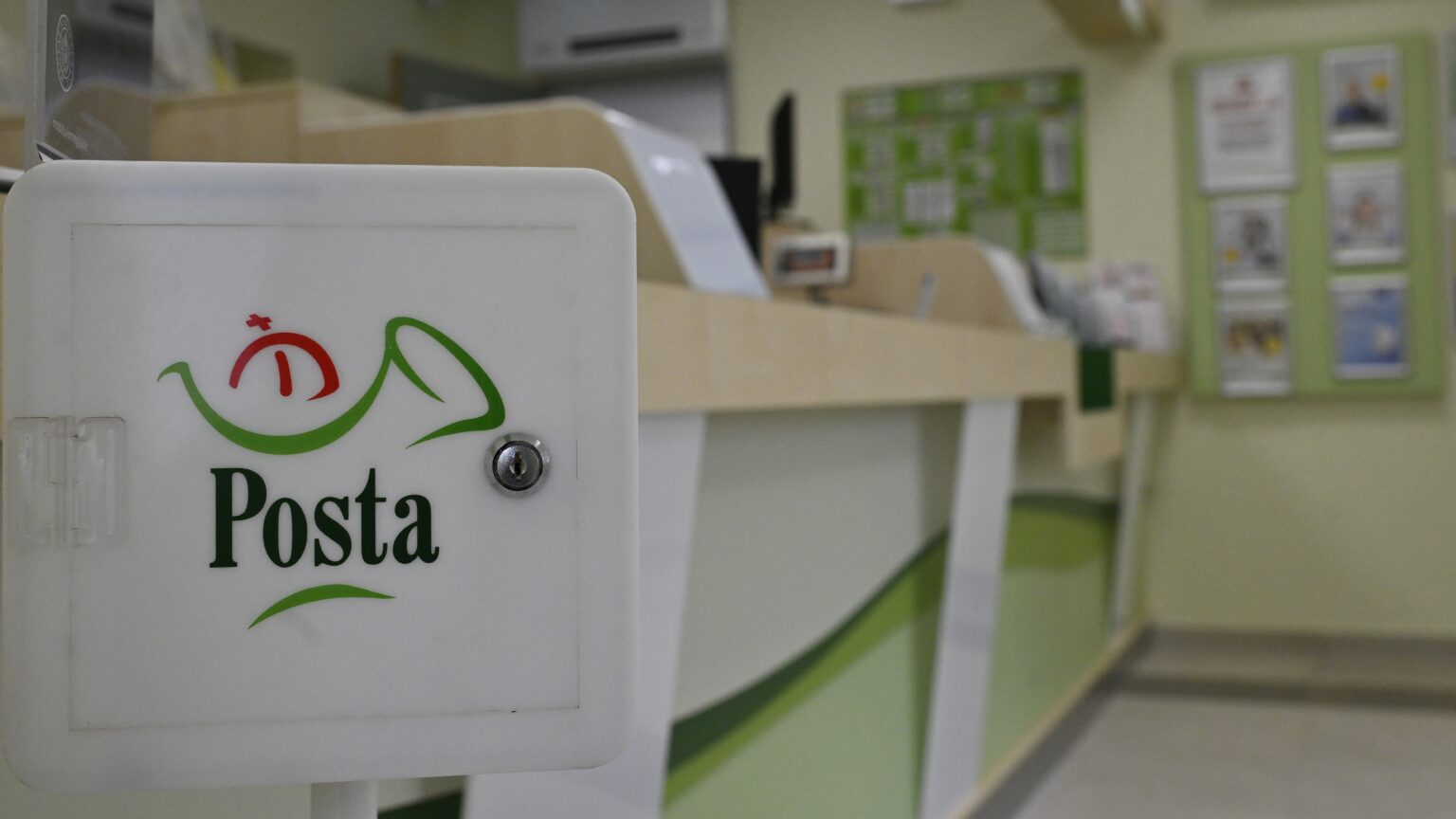 Hungary’s First Drive-Through Post Office Opens in Nyíregyháza