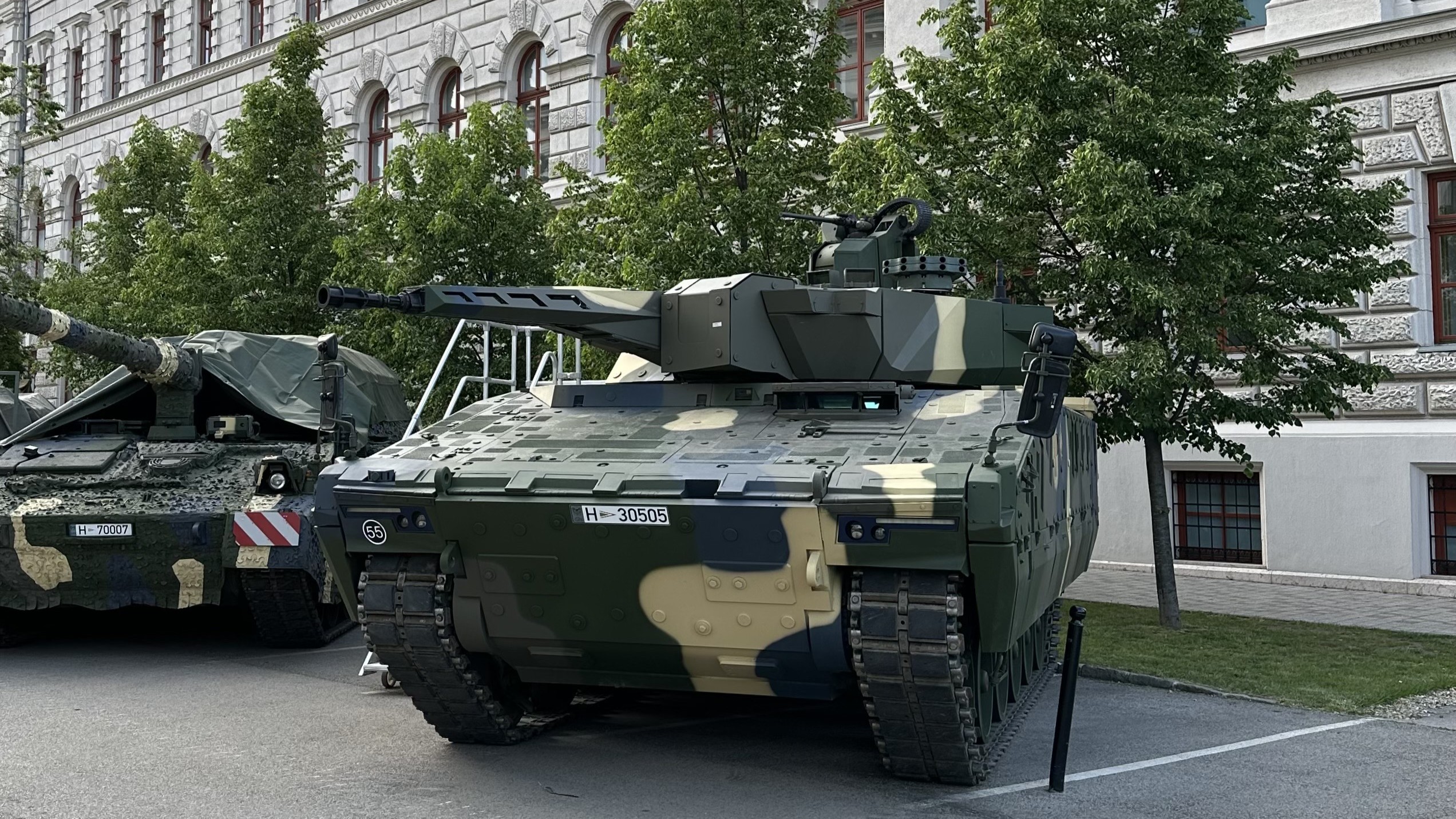 Hungary-Built Lynx Prototype Paves Way for Ukrainian Production