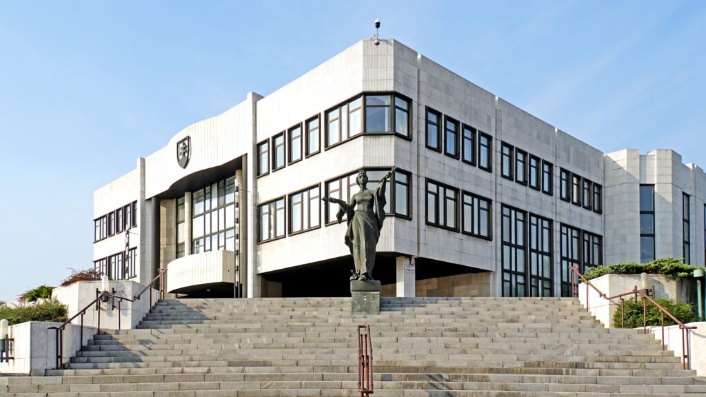 By Dennis G. Jarvis - Slovakia-03059 - National Council, CC BY-SA 2.0, https://commons.wikimedia.org/w/index.php?curid=66953949