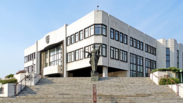 By Dennis G. Jarvis - Slovakia-03059 - National Council, CC BY-SA 2.0, https://commons.wikimedia.org/w/index.php?curid=66953949