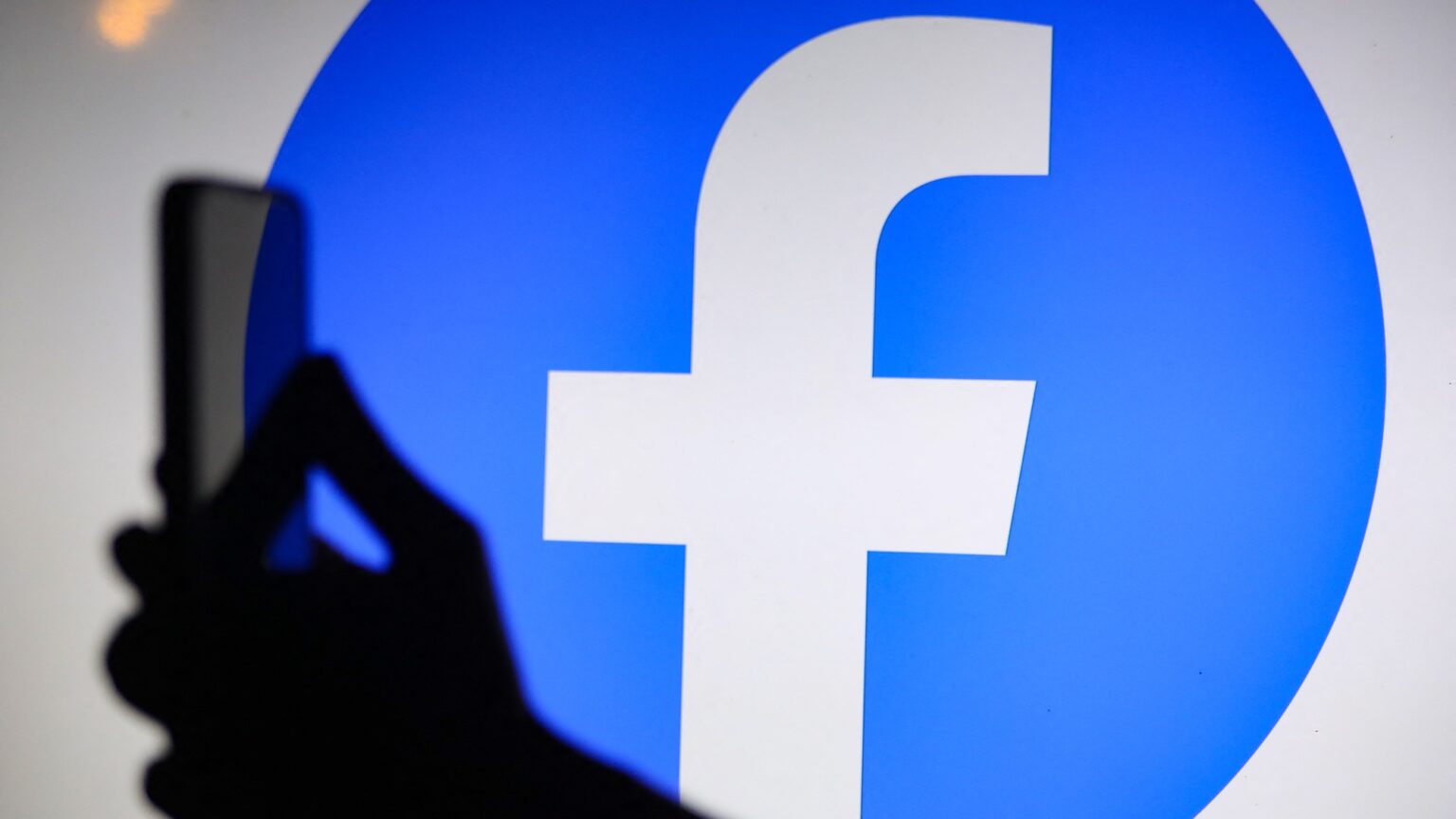Hungarian Opposition Leader Denounces Facebook Censorship as Threat to Democracy