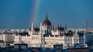 Economic Sentiment in Hungary Hits Three-Year High in November, per Századvég Survey