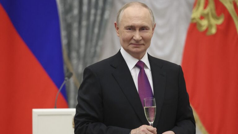 Russian President Vladimir Putin toasts with honourees of Russian awards after an awards ceremony marking the National Unity Day at the Kremlin in Moscow on November 4, 2025. (Photo by MAXIM SHIPENKOV / POOL / AFP)