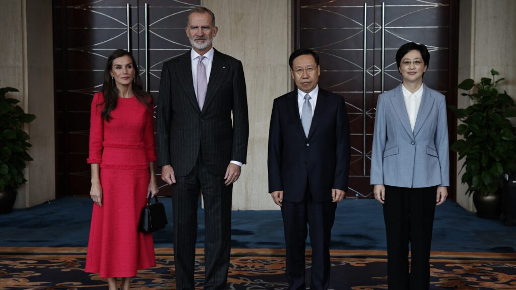 Spain's Queen Letizia and King Felipe VI pose for a photo with the secretary of Shichuan Provincial Committee of the Communist Party of China Wang Xiaouhui and Governor of Sichuan Shi Xiaolin before a lunch in Chengdu, southwestern China's Sichuan province on November 11, 2025.