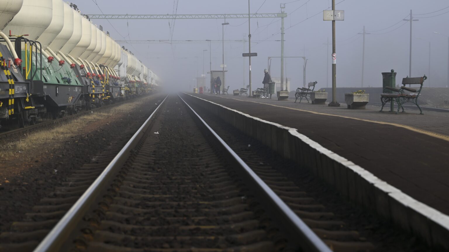 Hungary to Launch 1,000 km of Rail Renovations with Full Funding Secured