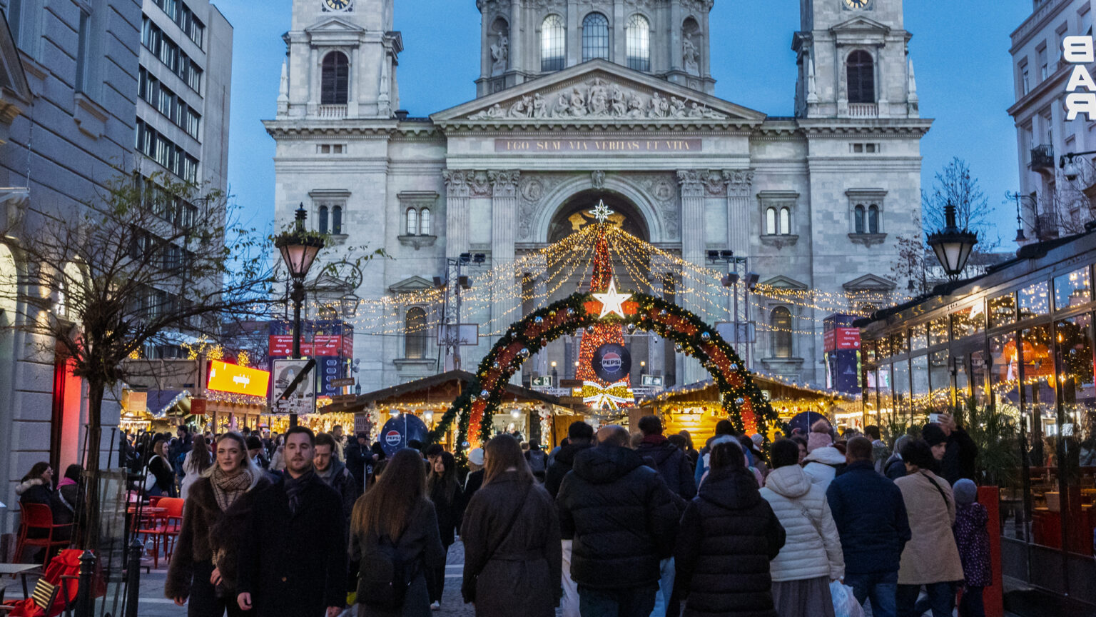 A White Christmas, a Green Easter: Folk Prophecies of the Seasons
