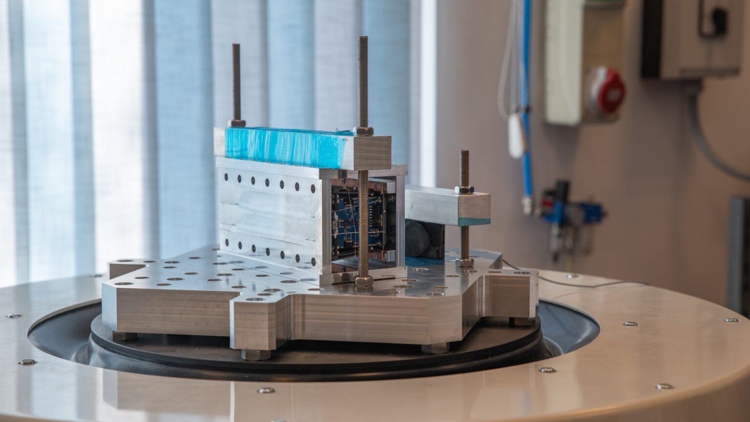 Hungary Establishes Contact with Hunity Student Satellite