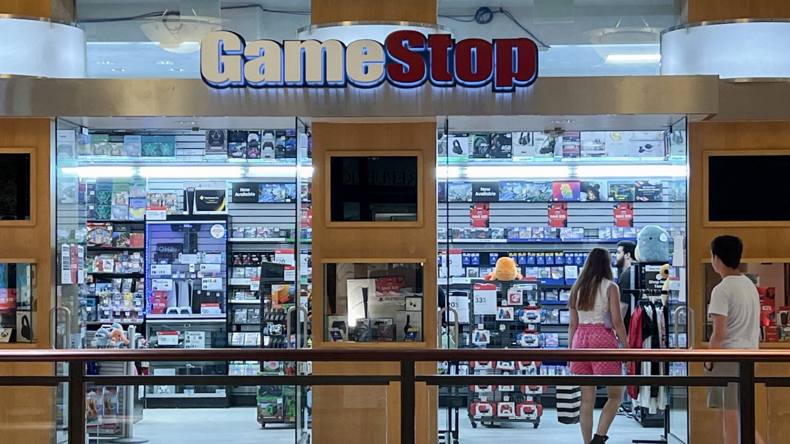 GameStop Shutters Hundreds of Stores as Physical Game Retail Keeps Shrinking