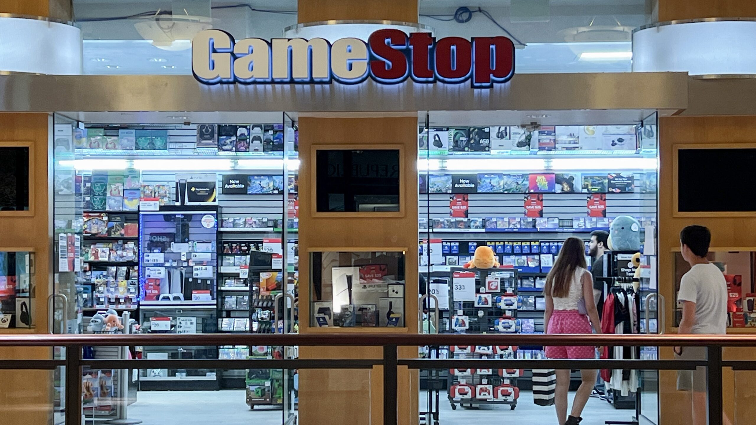 GameStop Shutters Hundreds of Stores as Physical Game Retail Keeps Shrinking