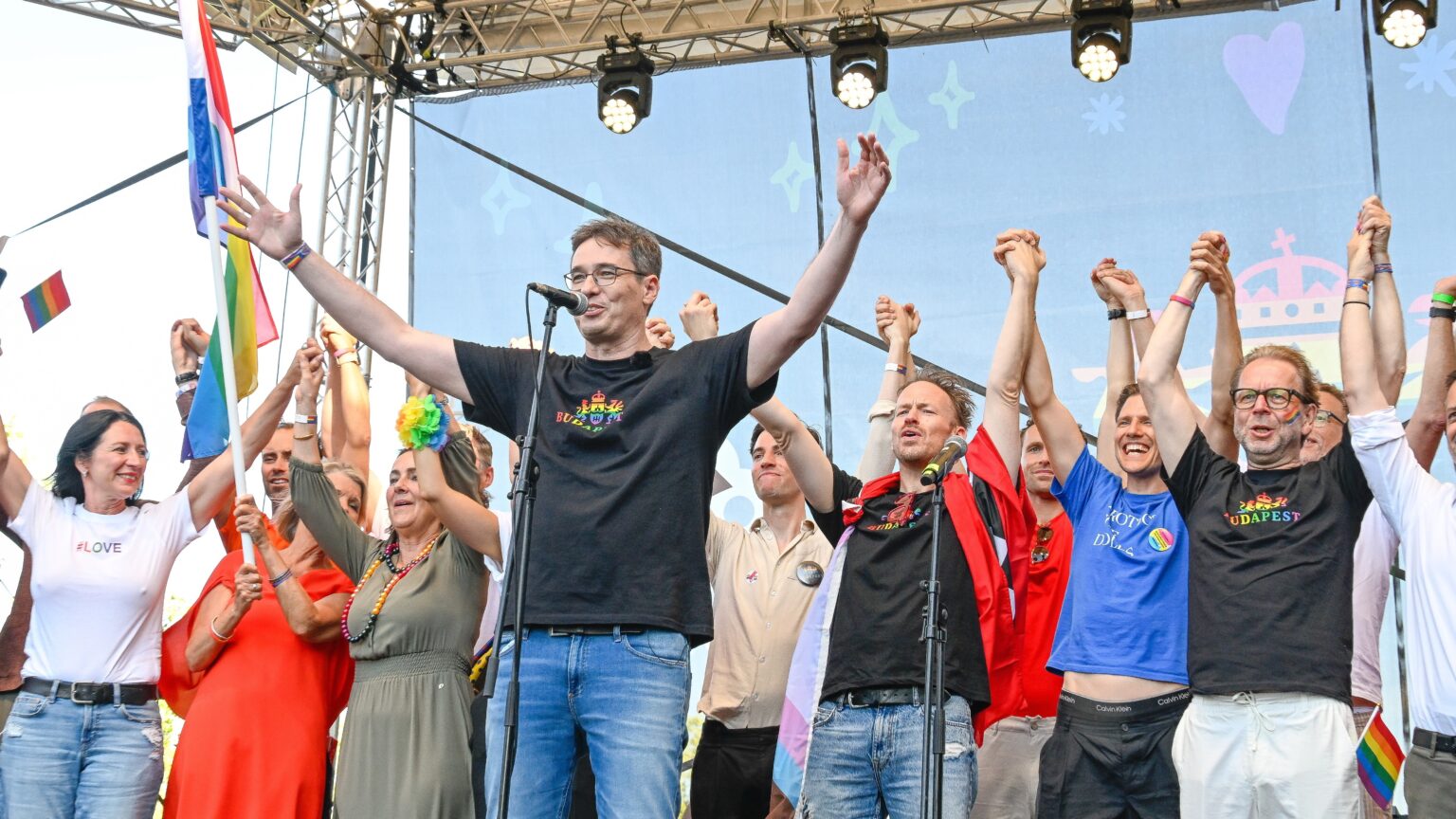 EP Progressives Rush to Defend Mayor over Budapest Pride Prosecution