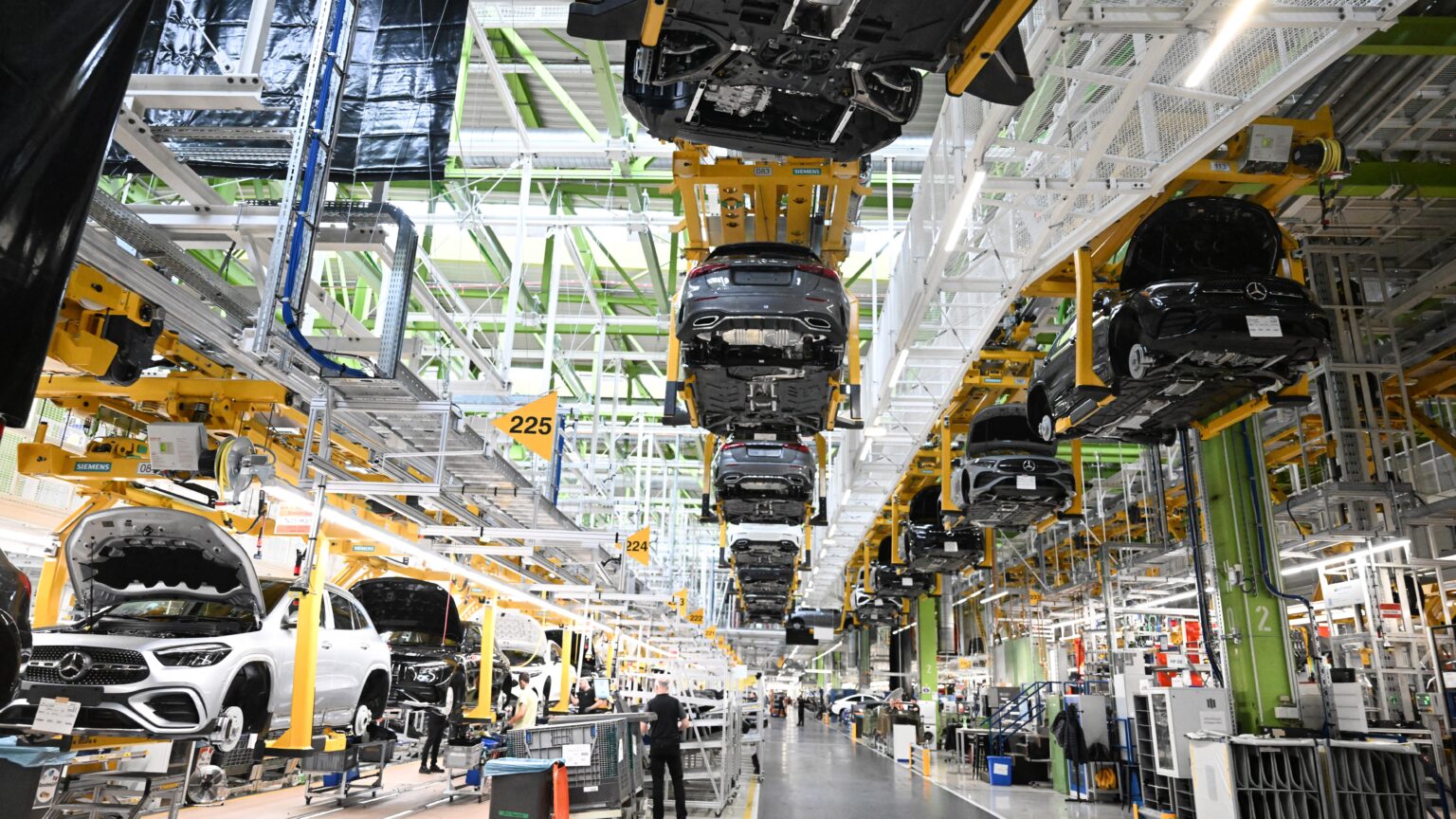 Mercedes Expands Hungarian Production with A-Class Manufacturing