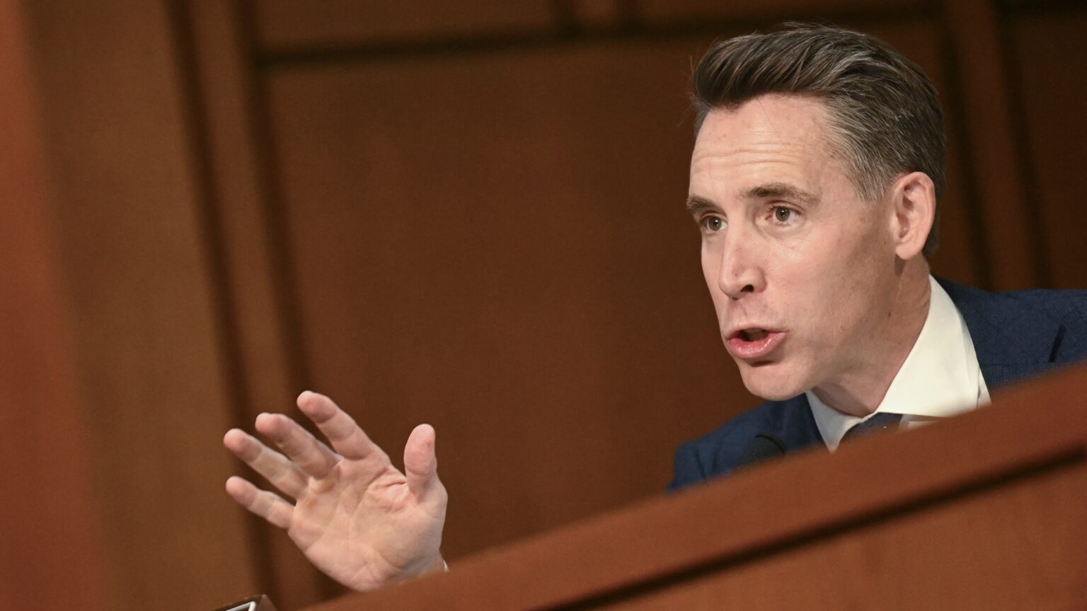 Can Men Get Pregnant? — Senator Hawley Clashes with Doctor