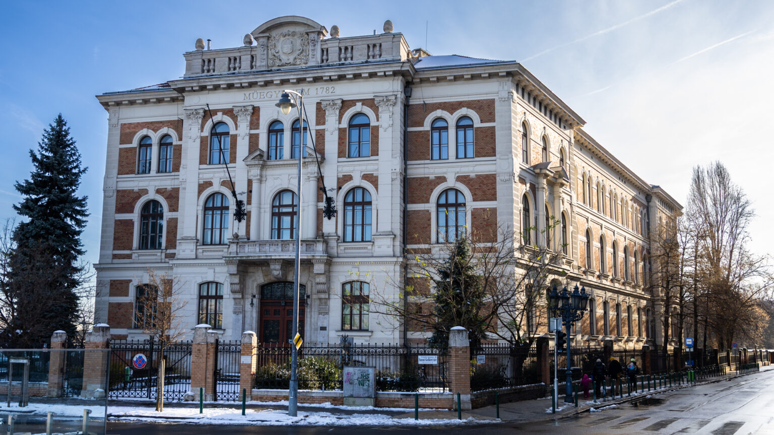 Technical Education and Universities Team Up for Faster IT Degrees in Hungary