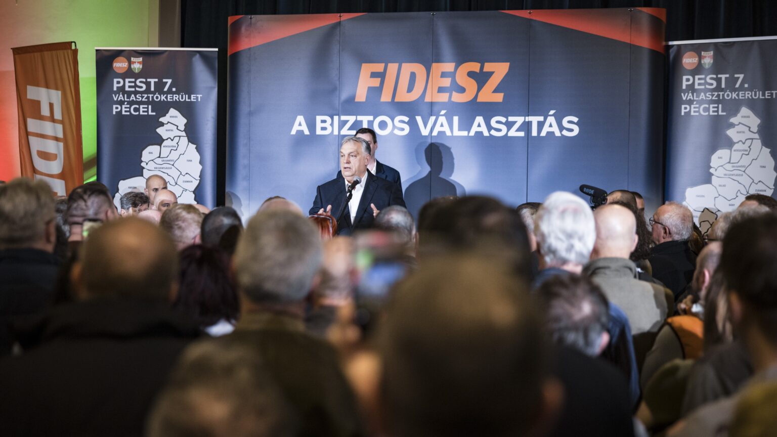 Fidesz Leads in Signatures as Campaign Opens during Energy and Security Disputes