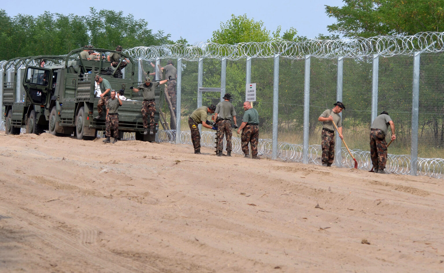 Hungary Rejects EU Migration Pact and Refuses to Submit Implementation Plan
