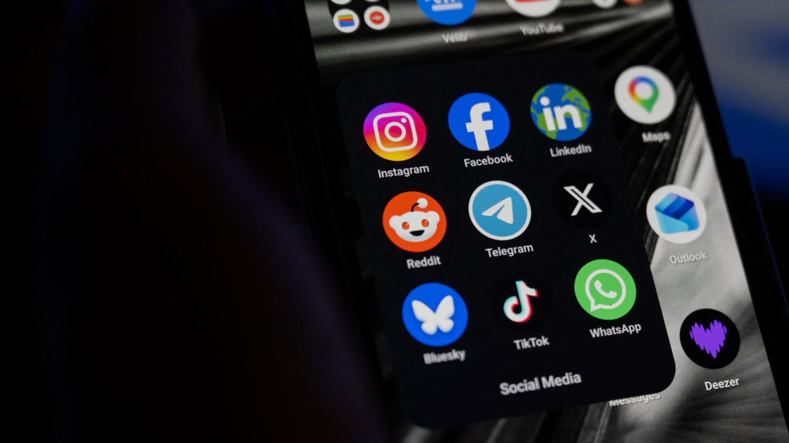Canada Introduces Bill to Ban Social Media for Children Under 16