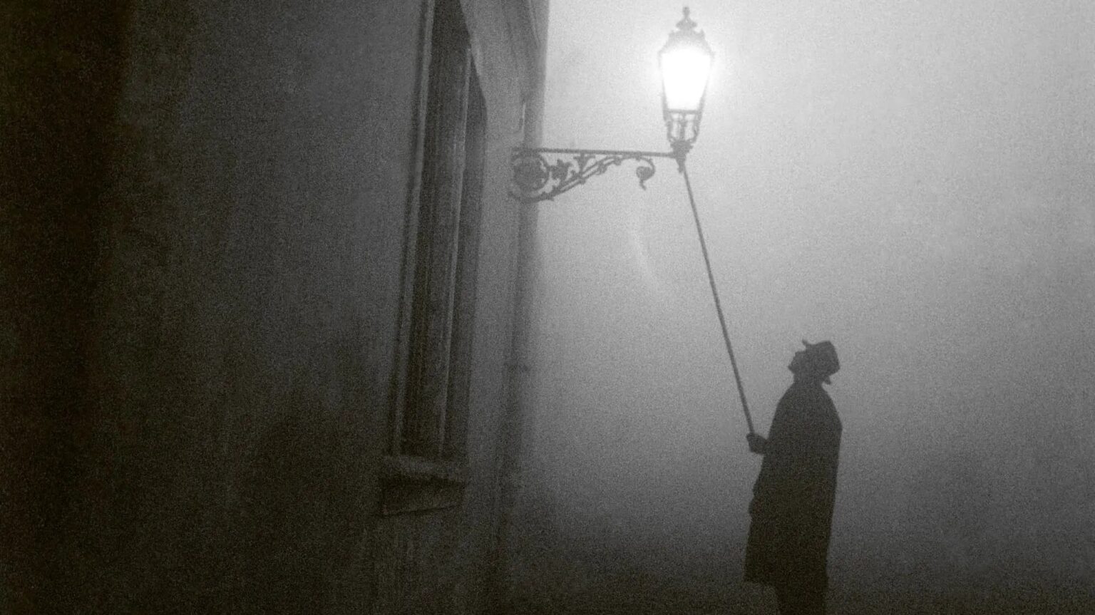 Light That Smells Like Cabbage — Gas Lighting in Hungary