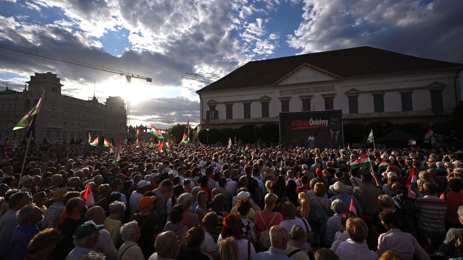Áder Warns of ‘Rule of Law Destruction’ as Fidesz Mobilizes Against Tisza Government
