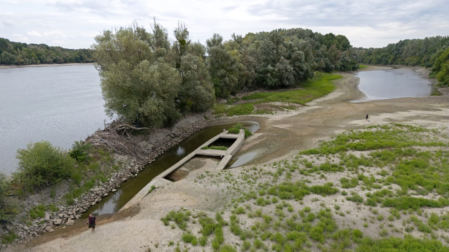 World War II Shipwreck, Other Artefacts Found in Shallow Danube
