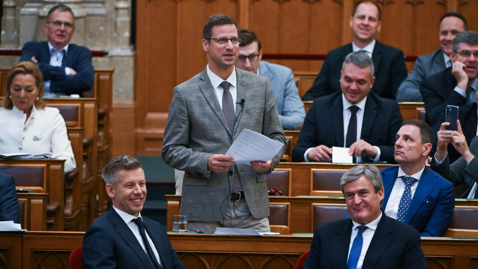 Fidesz Group Leader Resigns over MP Term Limit, Calling It ‘Opposition Purge’ 
