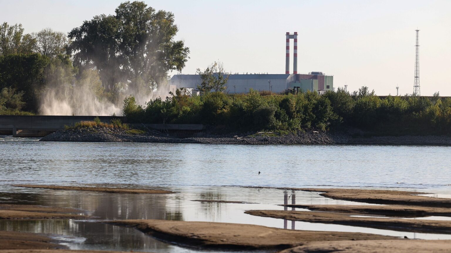 Paks Nuclear Plant Prepares for Full Shutdown as Danube Reaches Record Low