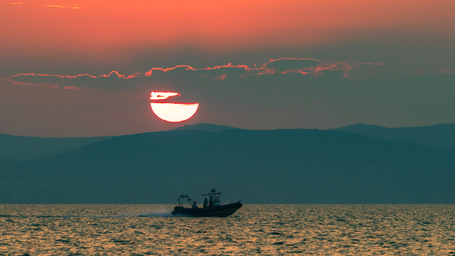Hungary Extends Heat Alert as Paks Continues Operating