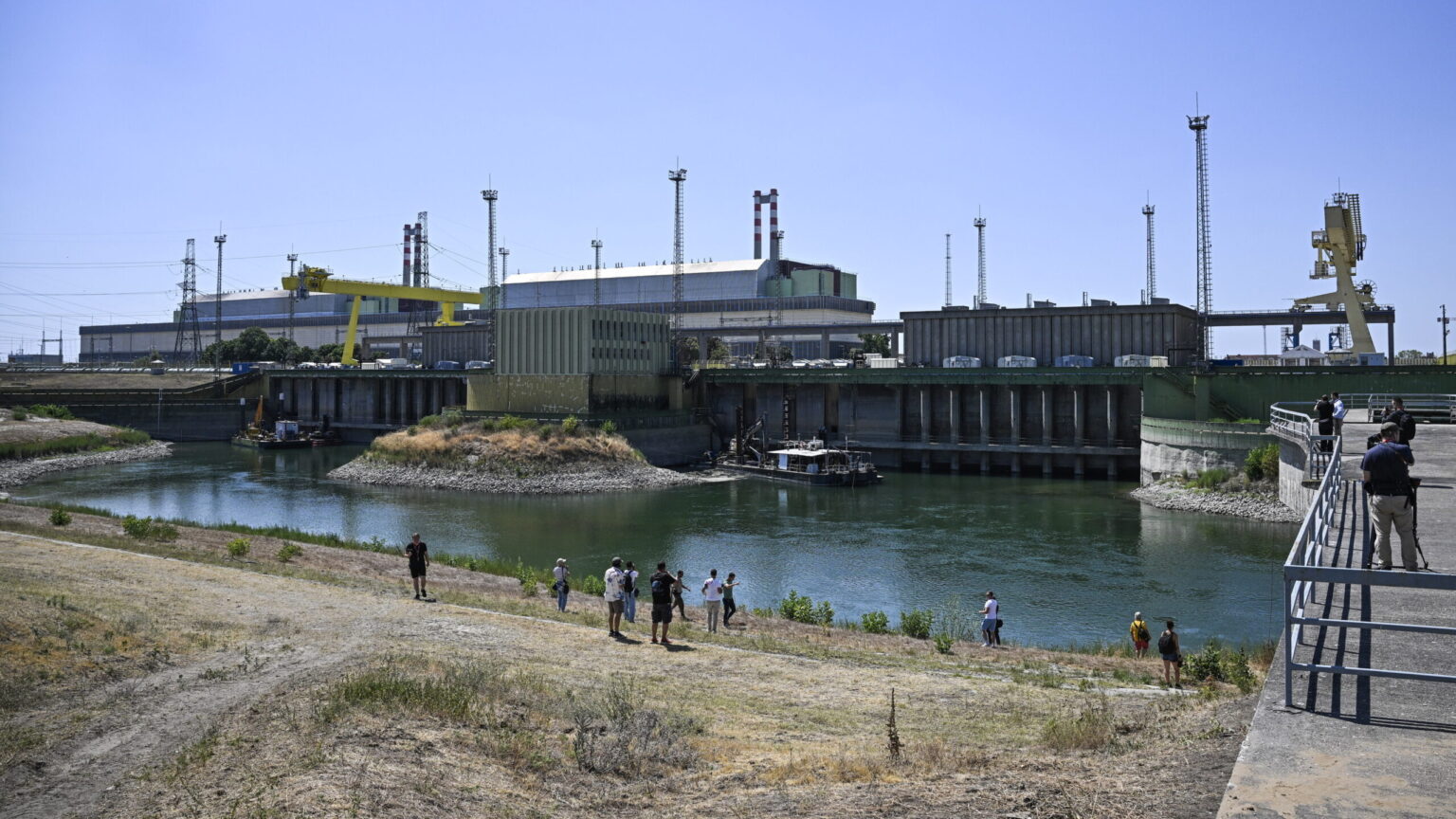 Hungary Plans to Sink Two Barges in Danube to Keep Nuclear Plant Running