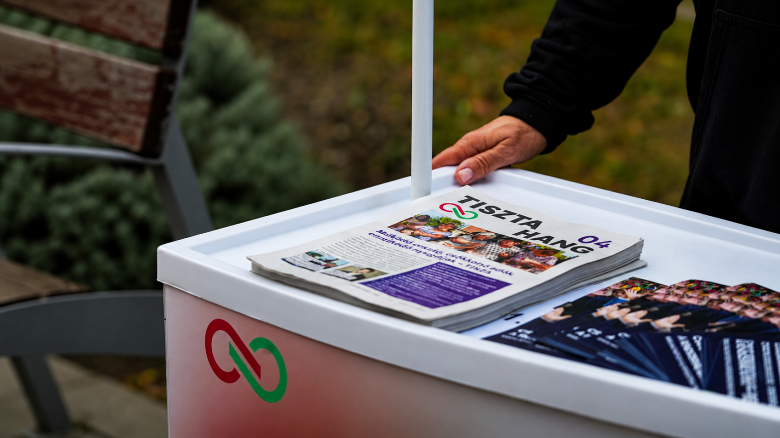 Tisza Activists Slam ‘Simple Propaganda’ as Party Pamphlet Goes State-Funded